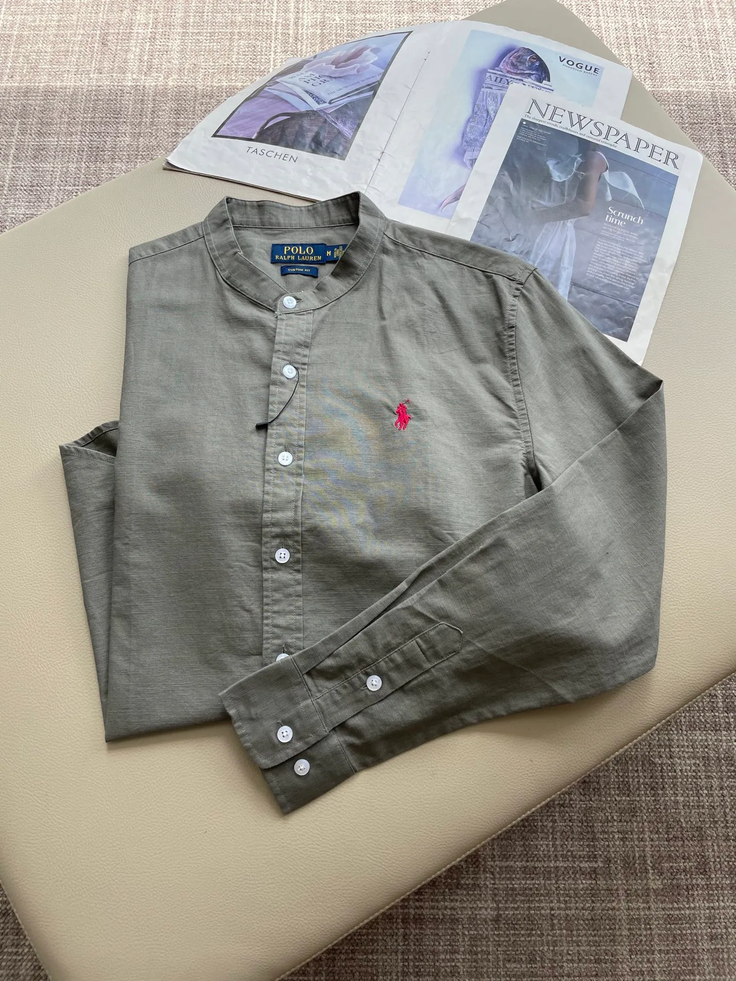 P220 🌸🌸🌸 POLO Ralph Lauren [High Quality] Classic shirt! The classic casual shirt made of pure cotton and linen has a unique design. It has a simple, clean and classic silhouette. It is a versatile style that can be switched at will. The fabric feels soft and delicate, highly breathable, and is close to the skin and comfortable to wear. It can be worn alone as an inner layer. Its versatile performance is beyond your imagination! The upper body of the ready-to-wear is simple and classic yet elegant! Size:M-XXL